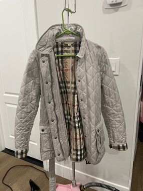 Burberry Tan belted  Quilted Jacket zipper and snap closure flap pockets